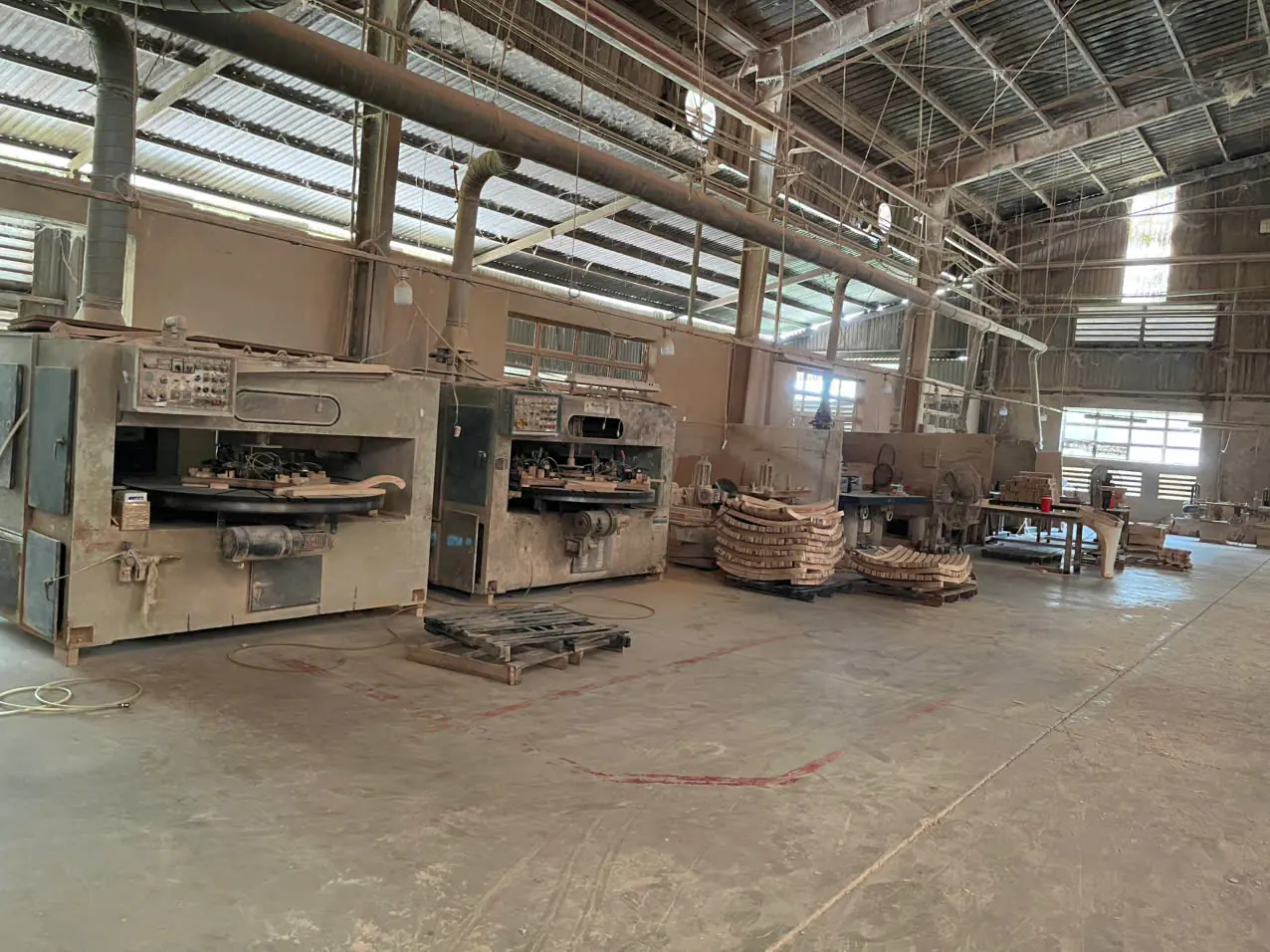 Dàn máy gia công CNC gỗ công nghiệp hiện đại tại xưởng HTC Wood